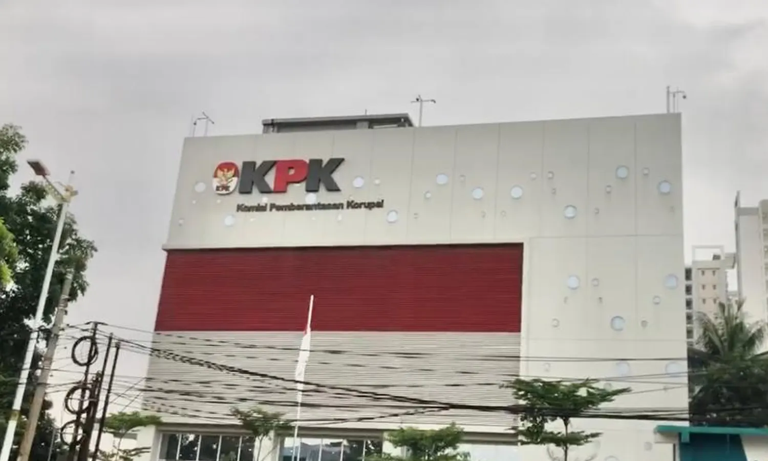 KPK Amankan Uang Rp1 Miliar Lebih Usai Geledah DPRD Jatim